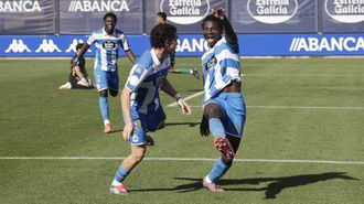Dipanda, de 19 a�os y nuevo hombre gol del Fabril, celebra su tanto al Astorga