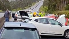 Un accidente con 14 veh�culos implicados obliga a cortar la autov�a de Barbanza