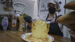En la tienda Os 3 Cuchar�ns de Santiago, en la r�a Fernando III O Santo, elaboran filloas dulces desde octubre hasta el final de la primavera. El establecimiento de comidas para llevar hace un men� casero y saludable para cada d�a de la semana, trabajan con producto �de la tierra� y kil�metro cero. La empresa tiene entre manos un proyecto de franquicia. 