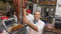 Alfredo Castro Sande tiene 46 a�os, naci� en Cabana y lleva m�s de treinta cotizados a la Seguridad Social.