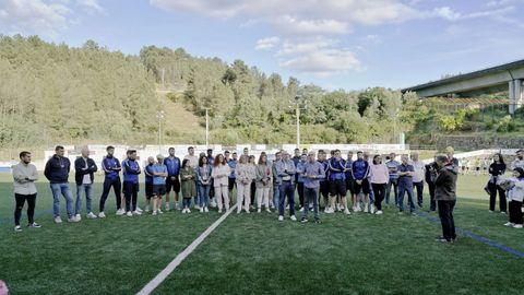 La recepcin del alcalde y de la corporacin a la Unin Deportiva Barbads por su ascenso tuvo lugar en el campo de Os Carrs.