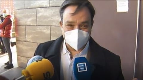 El jesuita acusado de abusar sexualmente de una alumna de un colegio de Gij�n, cuando era menor de edad, a su llegada a la Audiencia Provincial de Gij�n