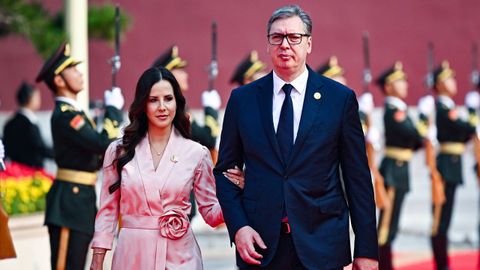 El presidente de Serbia, Aleksandar Vucic y la primera dama, Tamara Vucic