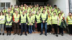 Autoridades, alg�n candidato del PP y otros asistentes a la reuni�n de la conselleira de Infraestruturas con la Asociaci�n de Xubilados Terra Mar en San Cibrao (Cervo)