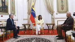 Jos� Luis Rodr�guez Zapatero durante una reuni�n con la presidenta de Venezuela, Delcy Rodr�guez, en febrero pasado.