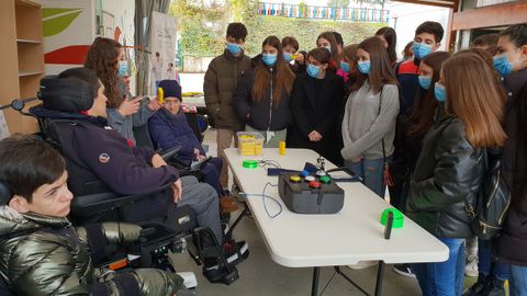 Los alumnos de Carmelitas Ourense visitaron el centro de la Asociacin Aspace de A Corua para conocer la realidad de las personas con parlisis cerebral.