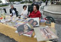 En Cambados, A Calzada acogi� un original mercadillo con productos de segunda mano. 
