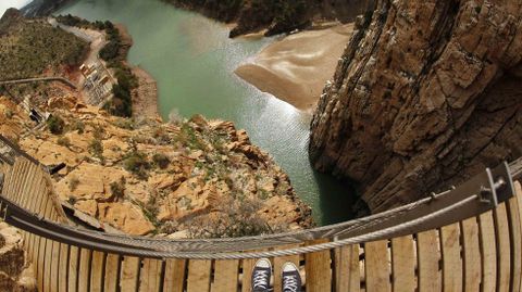 El paseo ofrece unas espectaculares vistas del desfiladero de los Gaitanes, uno de los paisajes m�s impresionantes de la sierra malague�a. 