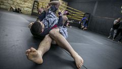 Clase de grappling en El Barrio, en Ribeira