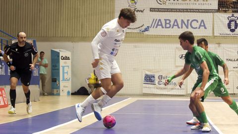 Santa Cruz en una acci�n del partido frente a Osasuna en la primera vuelta.