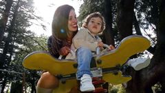 Joanna con su hijo Artai, al que cuida las 24 horas