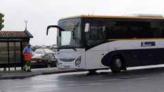 Imagen de archivo de un autob�s de Monbus en Ribeira
