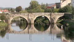 Fotograf�a de archivo del puente viejo de Monforte