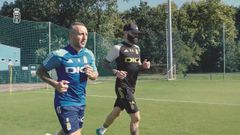 Santi Cazorla, junto a V�ctor Garc�a, en El Requex�n