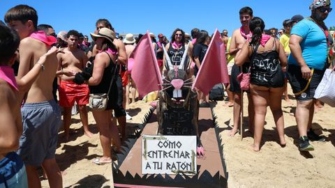 Festa da Dorna: Rejata de Embarcasi�ns feitas a machada e pan de millo na playa de Coroso