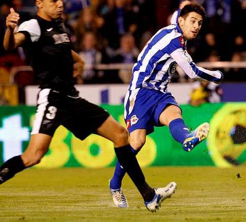 Pizzi chuta a porter�a en la acci�n del gol, el quinto de su cuenta personal.