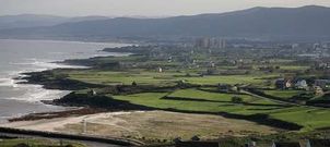 Imagen tomada desde el aire, en Foz, uno de los siete municipios por los que discurrir� el gasoducto a lo largo de 65 kil�metros.