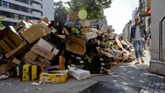 Primera noche de huelga indefinida en el servicio de recogida de basura en A Corua