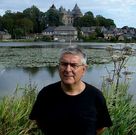 Lema Su�rez, en Francia, diante co castelo de Chateaubriand.