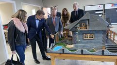 Feijoo visit� una nave de elaboraci�n de pizarra en Carballeda de Valdeorras