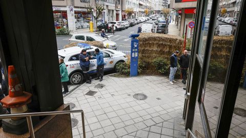 Protestas de tractoristas a las puertas de la delegaci�n de la Xunta en Ourense