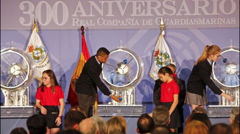 Sorteo de la Lotera Nacional en la Escuela Naval de Marn
