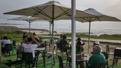 Imagen de este verano del chiringuito de As Furnas, en Porto do Son