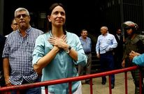Corina agradece a sus seguidores el apoyo que le muestran a la entrada de la Fiscal�a. 