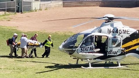 Salman Rushdie fue evacuado el viernes en helicóptero a un hospital del estado de Nueva York.