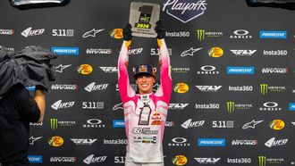 Jorge Prado, celebrando el t&iacute;tulo del Supermotocr&oacute;s de la AMA<br />&nbsp;<br />&nbsp;<br />&nbsp;<br />