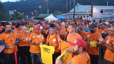 Marcha de los trabajadores de Vesuvius entre la f�brica y la Junta General del Principado de Asturias en Oviedo