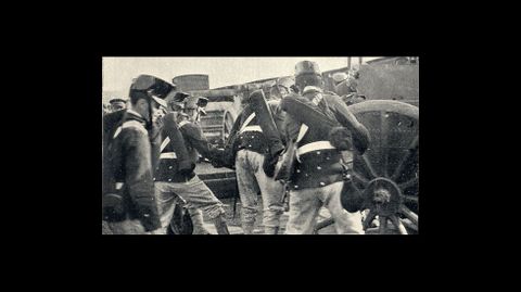 Desembarque de las piezas de artiller�a que se desplazaron a B�veda por ferrocarril