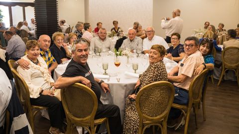 Comida jubilados de Agui�o en restauraci�n Chicolino, Boiro