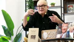 Juli�n Hern�ndez presenta su novela, Han de caer del todo