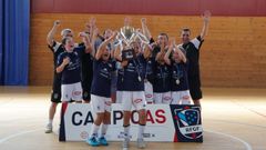 Equipo de categor�a alev�n femenino de O Parrulo que gan� la Copa Galicia