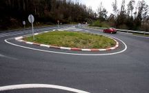 El actual entronque dificulta el acceso de los veh�culos pesados. 