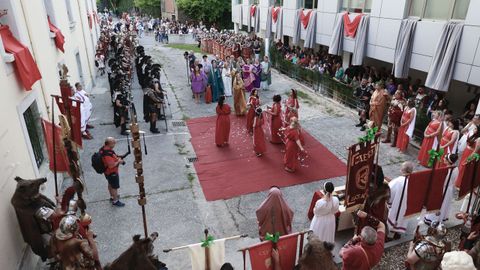 En las termas romanas, hubobendicin de tropas y estandartes 