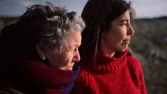 Concha Canal (izquierda) y M�nica Garc�a, en una escena de �Con el viento�