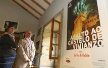 La muestra inaugurada ayer en el Castillo vimianc�s recoge 30 im�genes de La Voz. 