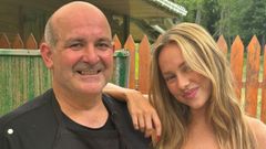 En el chiringuito de Abrela, Viveiro, Ester Exp�sito con Jos� Luis Chaves