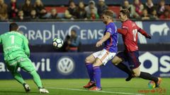 Alfonso sale mientras Carlos pugna con Xisco en el Oviedo-Osasuna