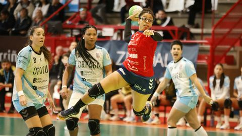 El Porrio y el Guards han llegado a la pausa en Divisin de Honor femenina de balonmano en la parte alta de la tabla.