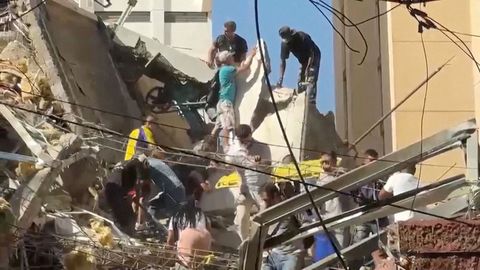 Rescate en los edificios da�ados por el terremoto