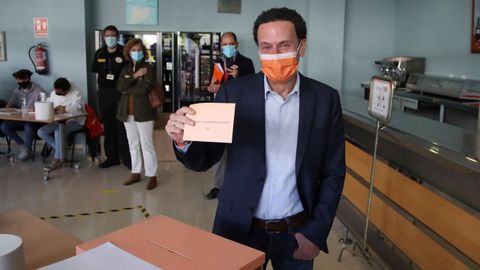 El candidato de Ciudadanos, Edmundo Bal, vot en el Centro Cultural Alfredo Kraus.