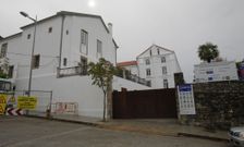 <span lang= es-es >Inauguraci�n del Centro de Peregrinos</span>. Mientras el FairWay reflexionaba sobre el Camino, en Carretas se apuraban estos d�as las obras de rehabilitaci�n del viejo asilo para su reconversi�n en el nuevo Centro de Acogida de Peregrinos. Se inaugurar� el martes, si bien el centro de la r�a do Vilar no se trasladar� de inmediato, por la alta afluencia todav�a de peregrinos. El traslado ser� gradual. 