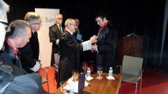 El hijo de Antonio D�az Fuentes, Juan, recibi� la condecoraci�n en nombre de su padre