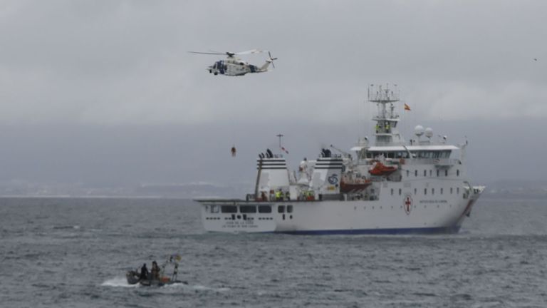 Despliegue por mar y aire en el operativo de rescate este s�bado en Burela