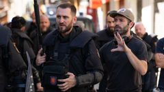 Rodrigo Sorogoyen y Ra�l Arevalo, durante el rodaje de �Antidusturbios�