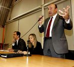 Los abogados Sebasti�n Auger, Mar�a Jos� Fern�ndez y Antoni Cud�s.