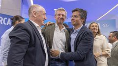 El presidente del PPdeG, Alfonso Rueda, con el candidato de A Coru�a, Miguel Lorenzo, y el de Santiago, Borja Verea